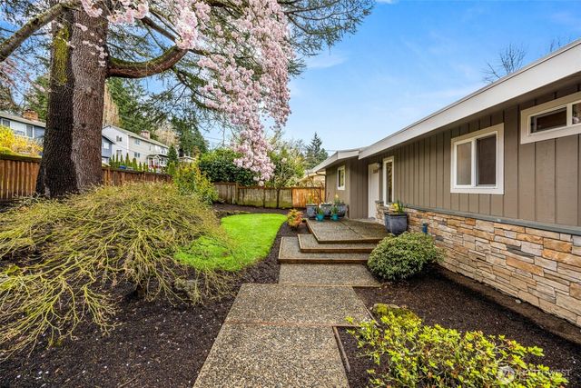 231 105th Avenue SE, Bellevue, WA 98004