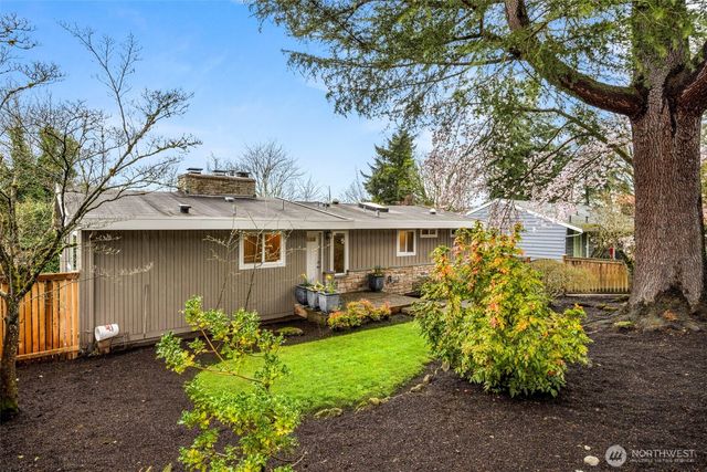 231 105th Avenue SE, Bellevue, WA 98004