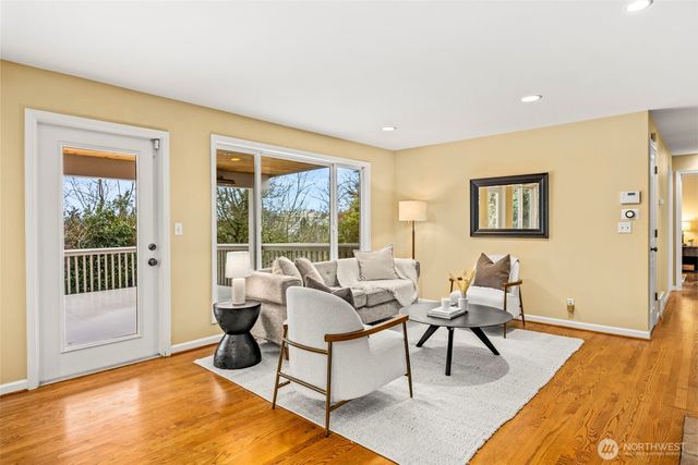 231 105th Avenue SE, Bellevue, WA 98004