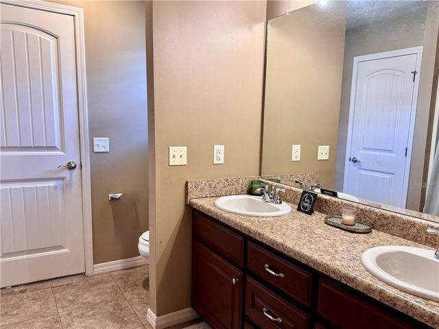 823 S Pittsburg Avenue, Russellville, AR 72802