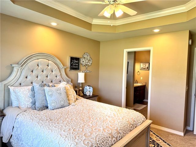 823 S Pittsburg Avenue, Russellville, AR 72802