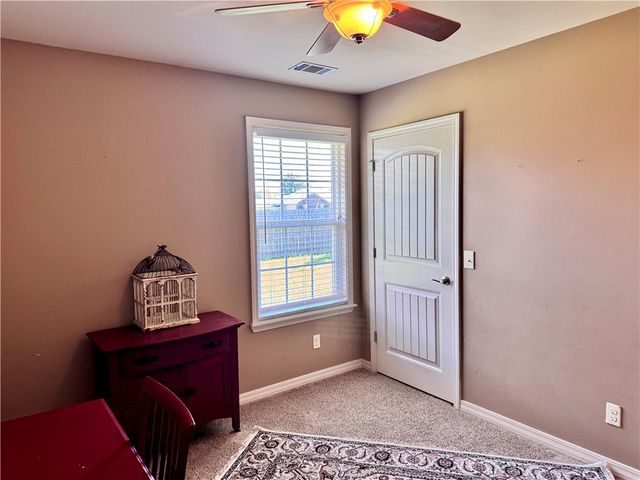 823 S Pittsburg Avenue, Russellville, AR 72802