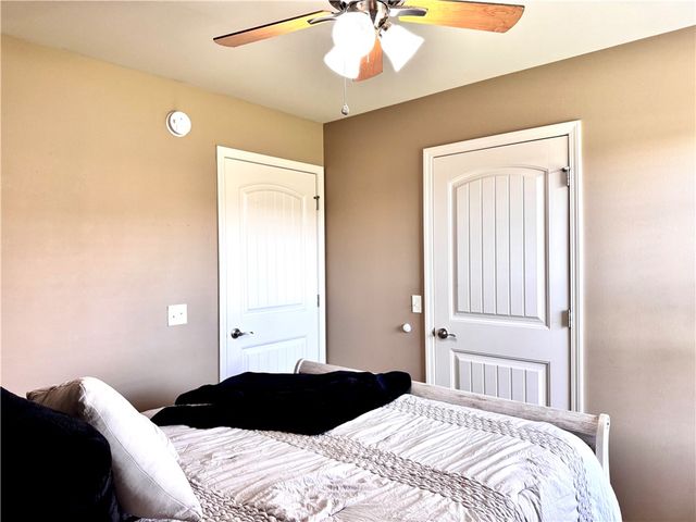823 S Pittsburg Avenue, Russellville, AR 72802