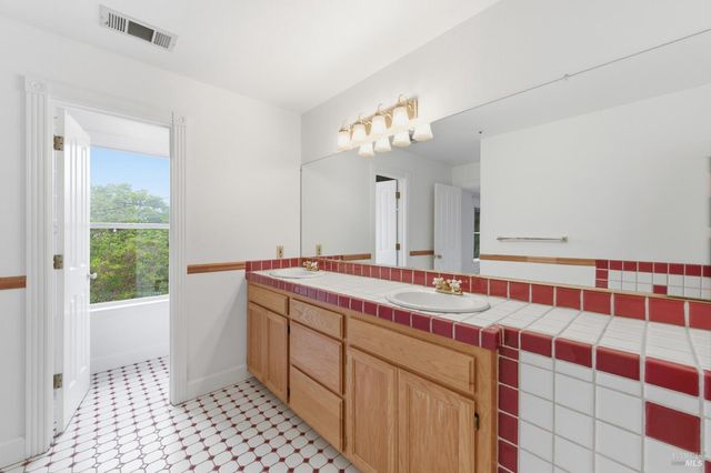 1347 Calistoga Ave, Napa, CA 94559