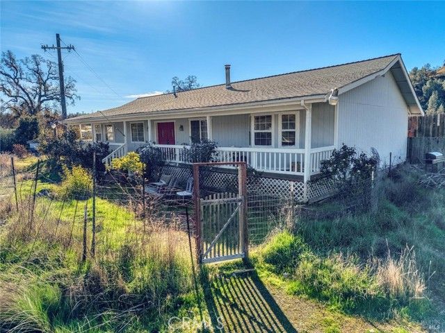 1633 New Long Valley Road, Clearlake Oaks, CA 95423