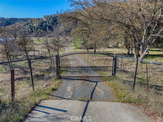 1633 New Long Valley Road, Clearlake Oaks, CA 95423