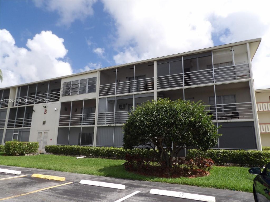 77 Preston B 77, Boca Raton, FL 33434