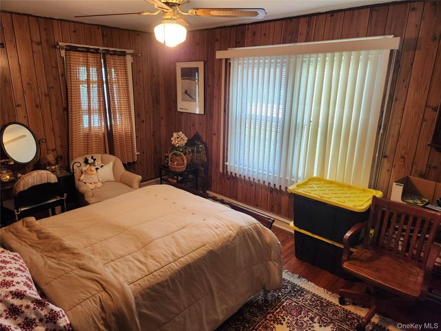 34 Oakland Street, Hempstead, NY 11550