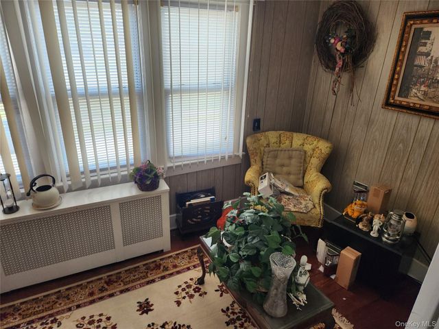 34 Oakland Street, Hempstead, NY 11550