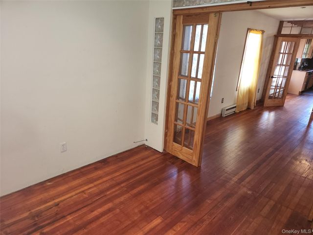34 Oakland Street, Hempstead, NY 11550