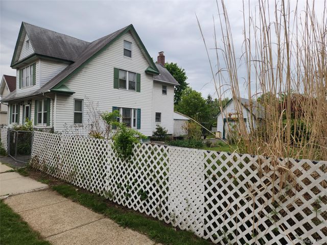 34 Oakland Street, Hempstead, NY 11550