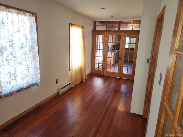 34 Oakland Street, Hempstead, NY 11550