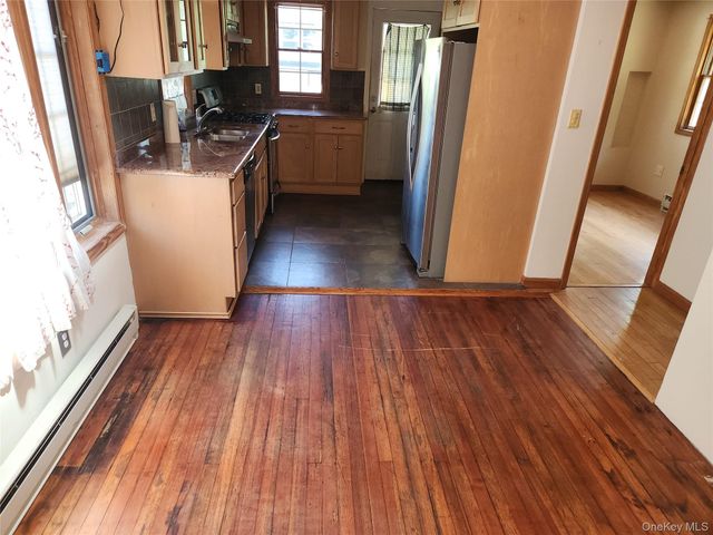 34 Oakland Street, Hempstead, NY 11550