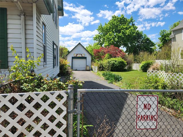 34 Oakland Street, Hempstead, NY 11550