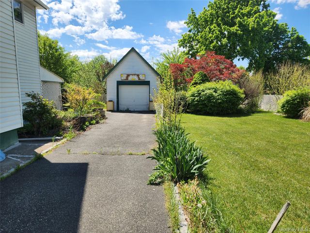 34 Oakland Street, Hempstead, NY 11550