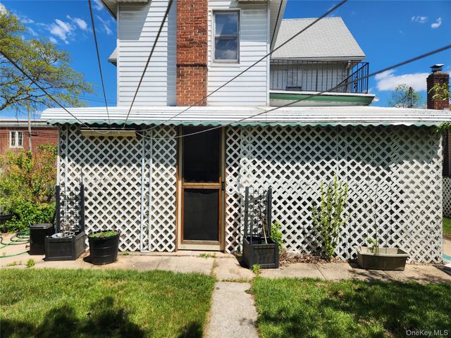 34 Oakland Street, Hempstead, NY 11550