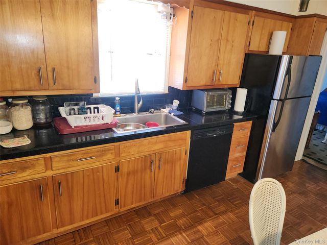 34 Oakland Street, Hempstead, NY 11550