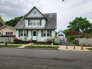 34 Oakland Street, Hempstead, NY 11550