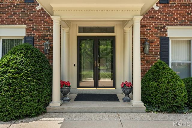 233 Brooktrail Court, Creve Coeur, MO 63141