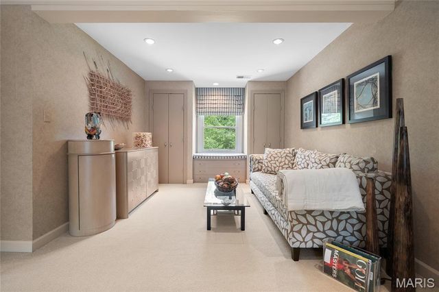 233 Brooktrail Court, Creve Coeur, MO 63141