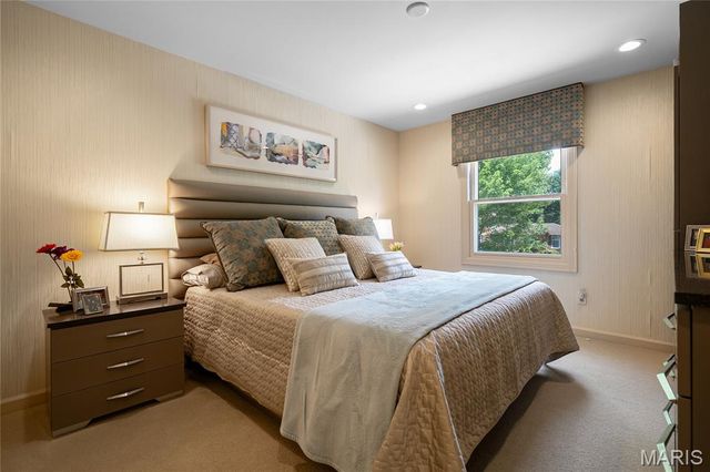 233 Brooktrail Court, Creve Coeur, MO 63141