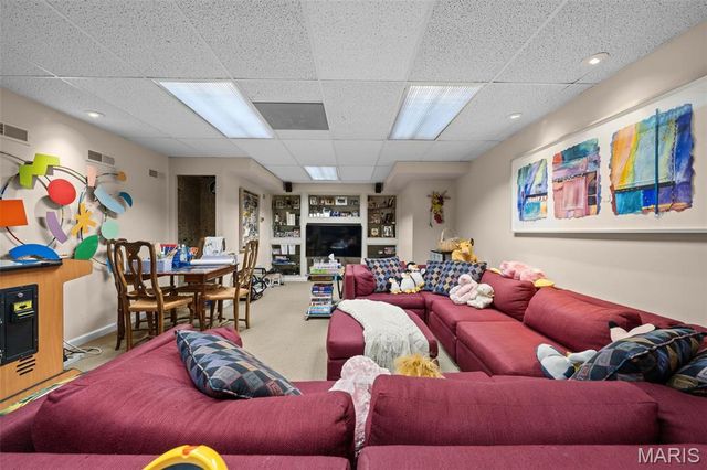 233 Brooktrail Court, Creve Coeur, MO 63141
