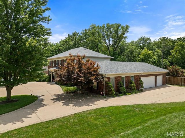 233 Brooktrail Court, Creve Coeur, MO 63141