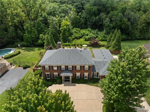233 Brooktrail Court, Creve Coeur, MO 63141