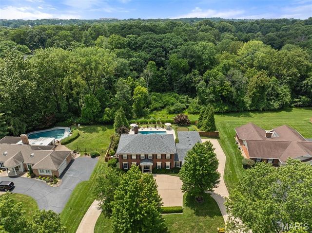 233 Brooktrail Court, Creve Coeur, MO 63141