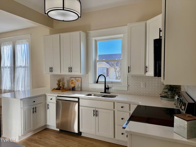 908 Weaver Pike, Bristol, TN 37620