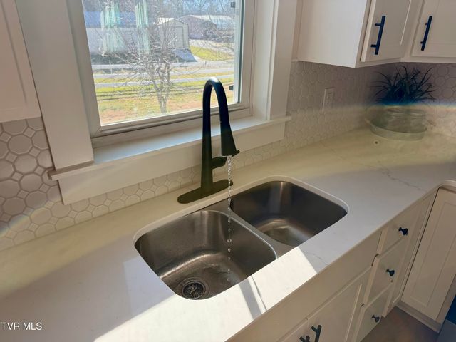 908 Weaver Pike, Bristol, TN 37620