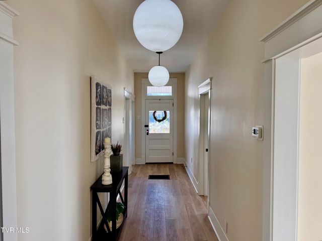 908 Weaver Pike, Bristol, TN 37620