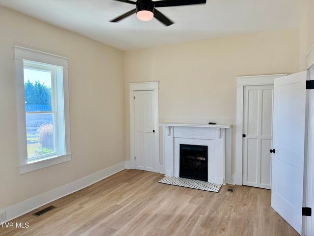 908 Weaver Pike, Bristol, TN 37620