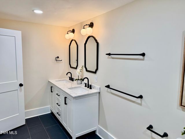 908 Weaver Pike, Bristol, TN 37620