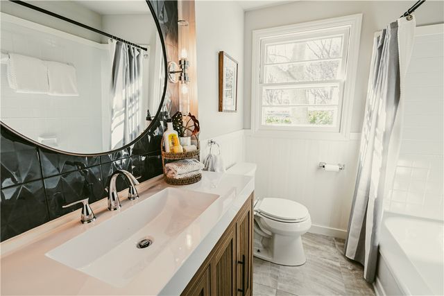 44 Maplehurst Road, Irondequoit, NY 14617