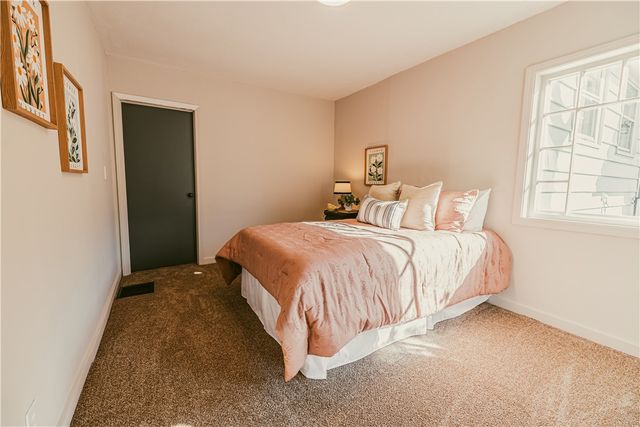 44 Maplehurst Road, Irondequoit, NY 14617