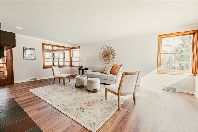 44 Maplehurst Road, Irondequoit, NY 14617