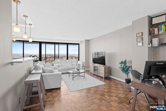 277 Prospect Avenue 18B, Hackensack, NJ 07601