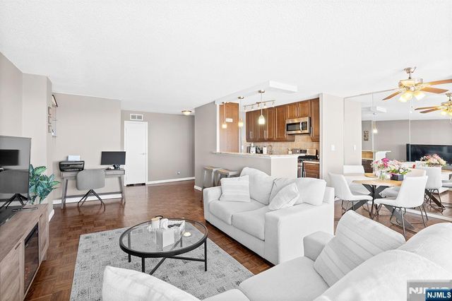 277 Prospect Avenue 18B, Hackensack, NJ 07601