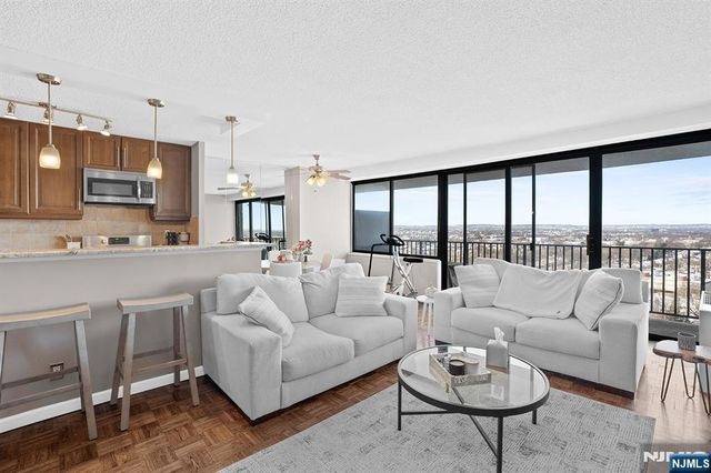 277 Prospect Avenue 18B, Hackensack, NJ 07601