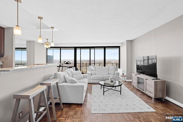 277 Prospect Avenue 18B, Hackensack, NJ 07601