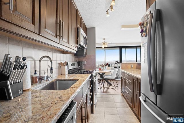 277 Prospect Avenue 18B, Hackensack, NJ 07601