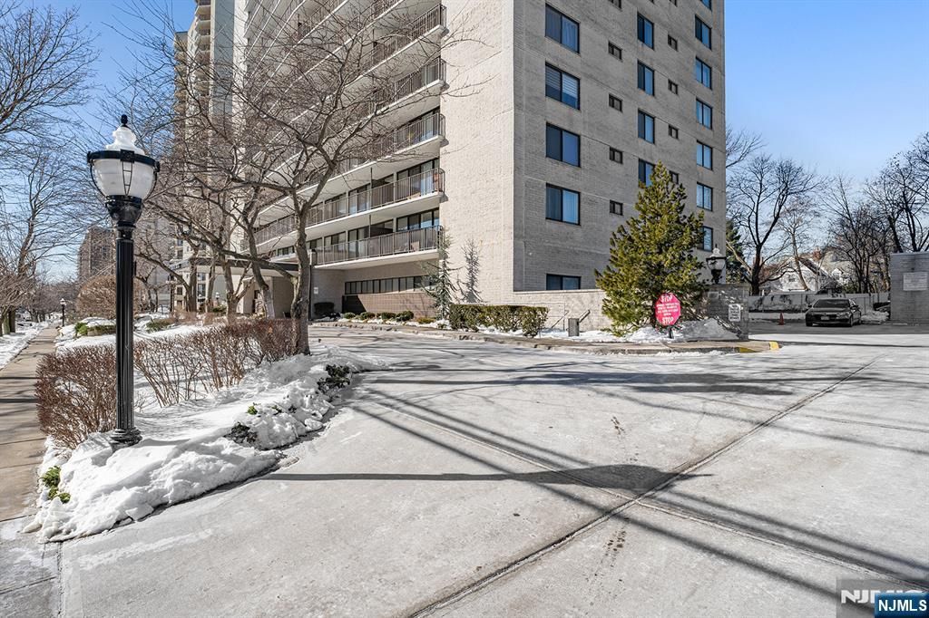 277 Prospect Avenue 18B, Hackensack, NJ 07601