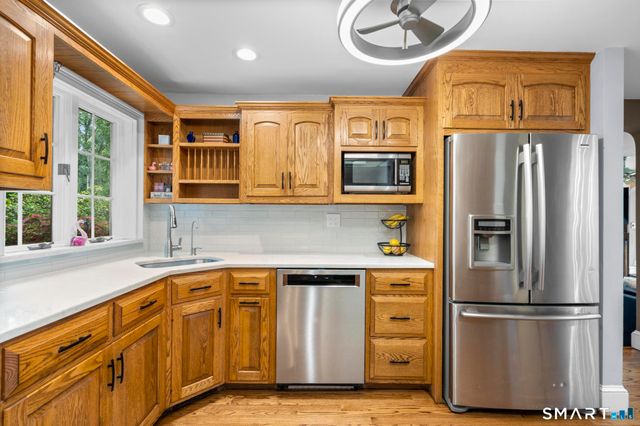 22 Buckskin Lane, Oxford, CT 06478