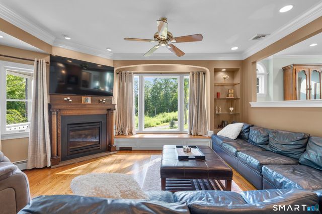 22 Buckskin Lane, Oxford, CT 06478