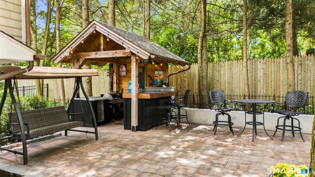 22 Buckskin Lane, Oxford, CT 06478