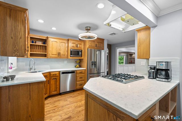 22 Buckskin Lane, Oxford, CT 06478