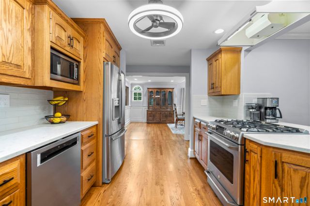 22 Buckskin Lane, Oxford, CT 06478