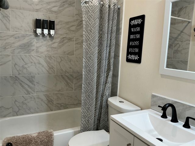 1502 E Highland Avenue, Comanche, TX 76442