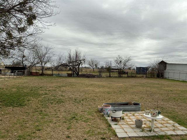 1502 E Highland Avenue, Comanche, TX 76442